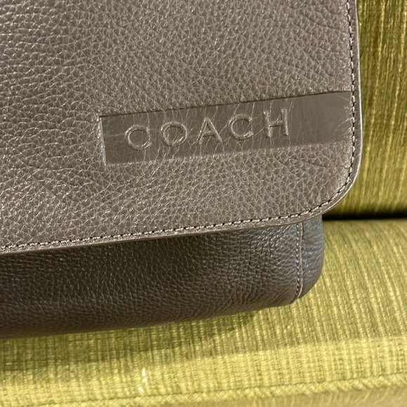 Coach “Camden” Pebbled Leather Unisex Messenger Bag - Picture 2 of 16